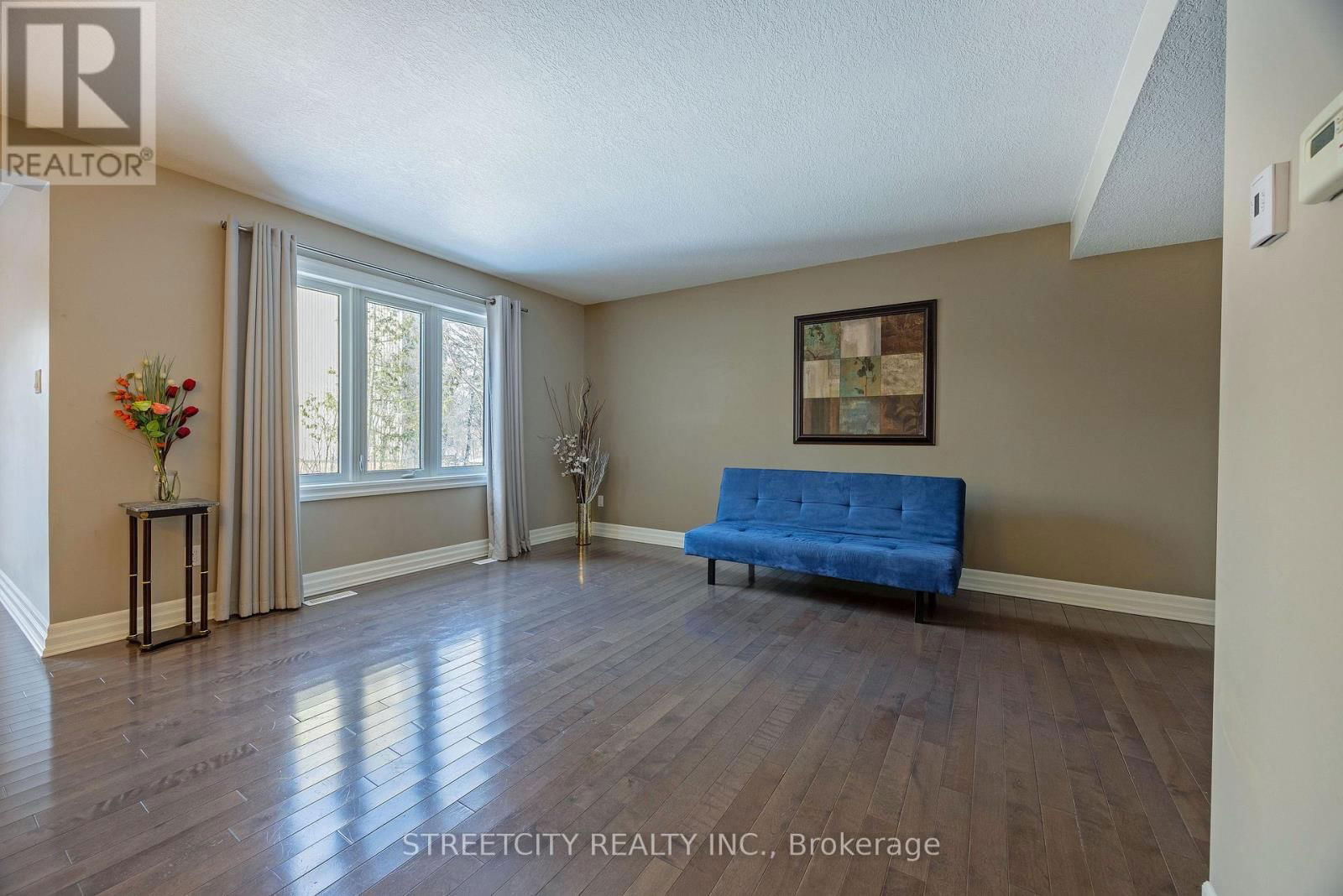 490 PHYLLIS STREET Image 5