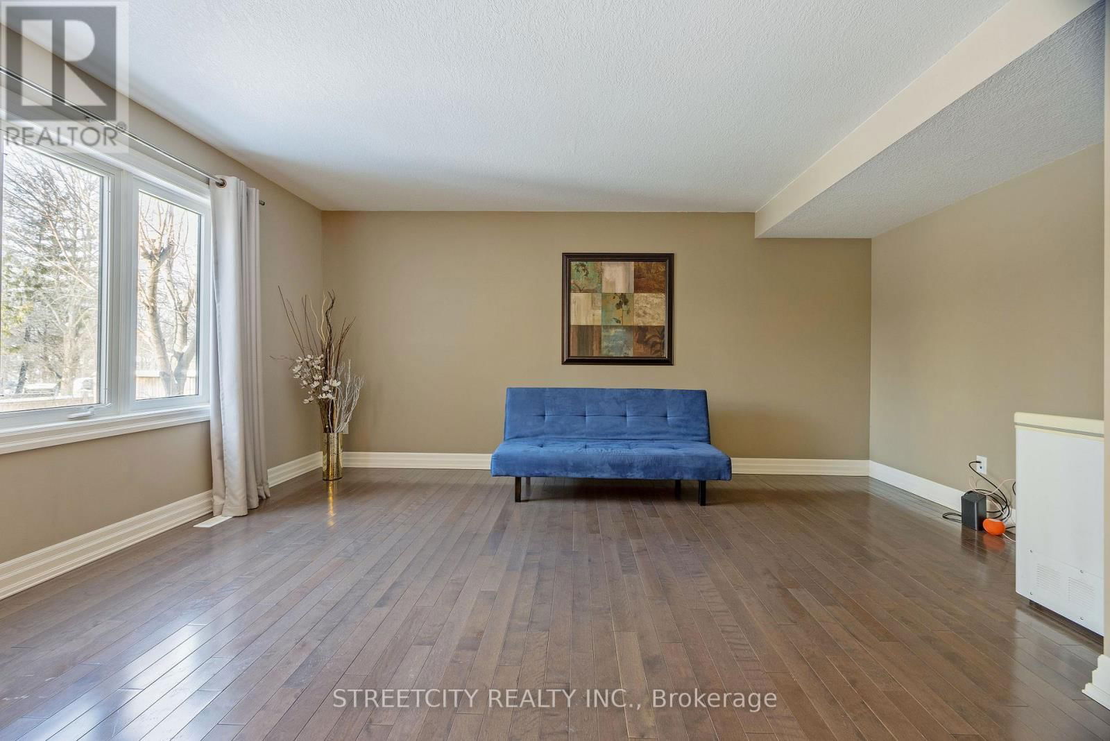 490 PHYLLIS STREET Image 6