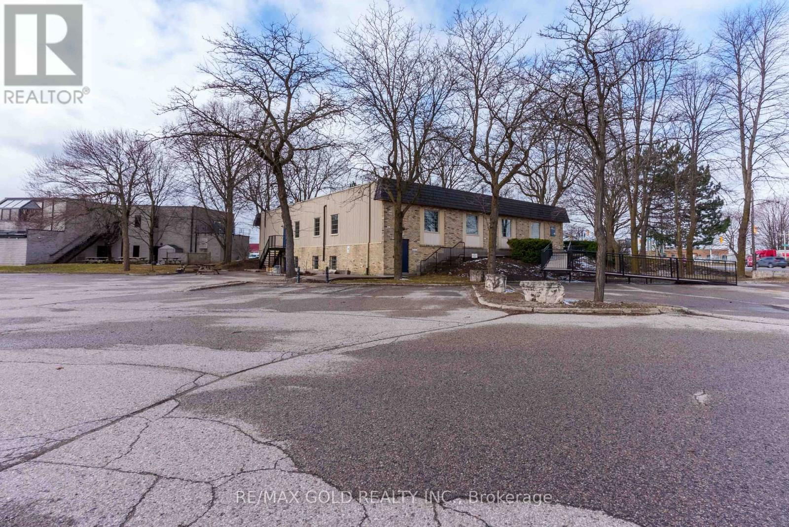 2109 OXFORD STREET EAST Image 18