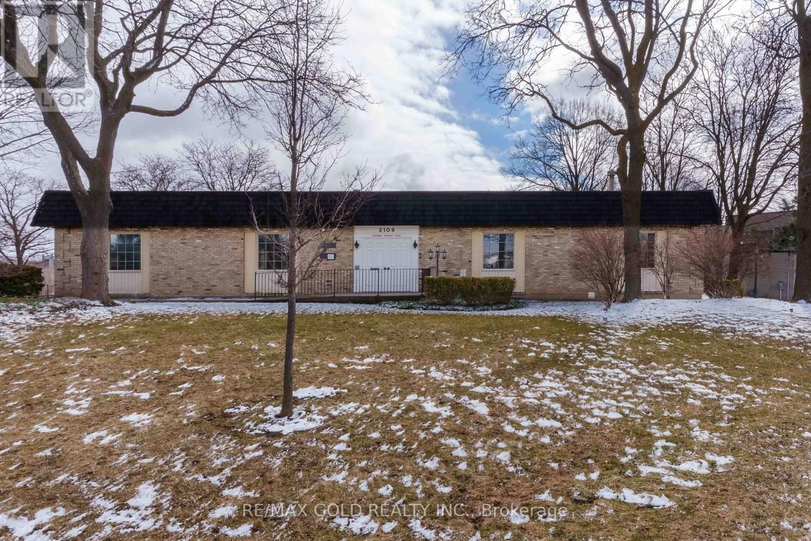 2109 OXFORD STREET EAST Image 2