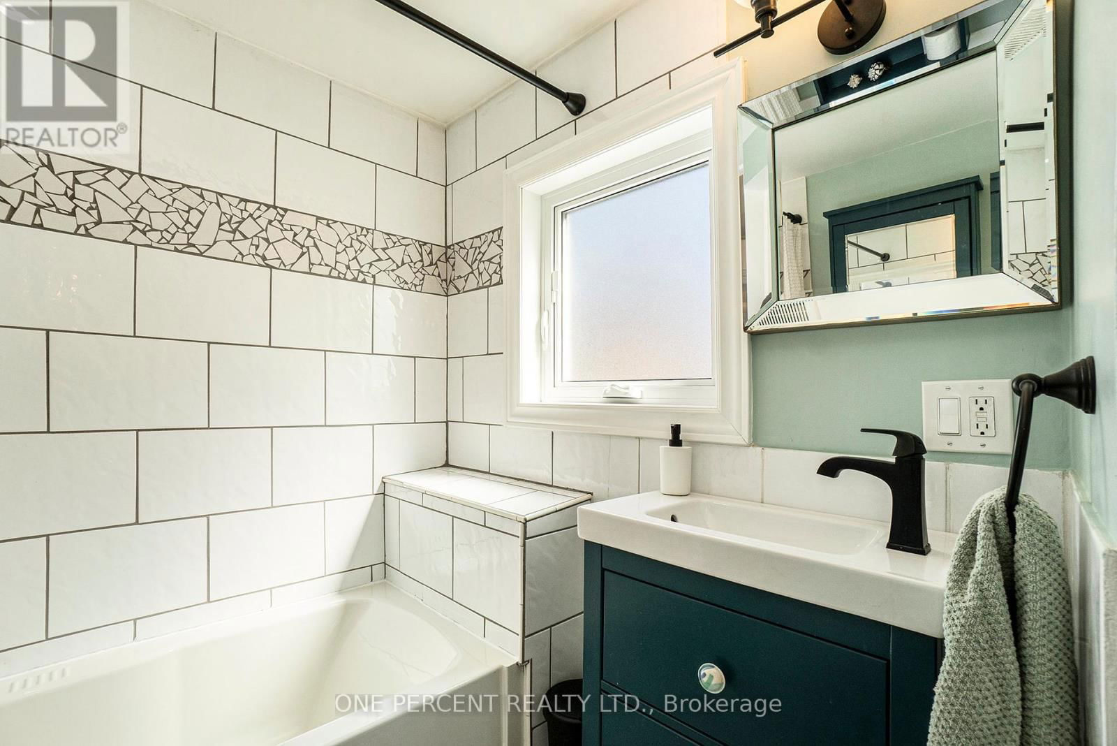 266 BRADLEY AVENUE Image 18