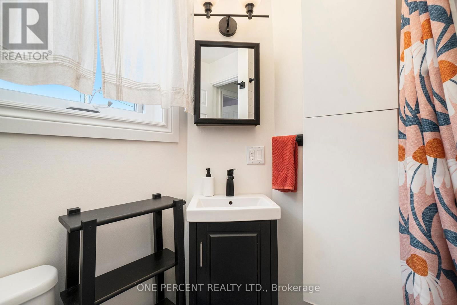 266 BRADLEY AVENUE Image 23