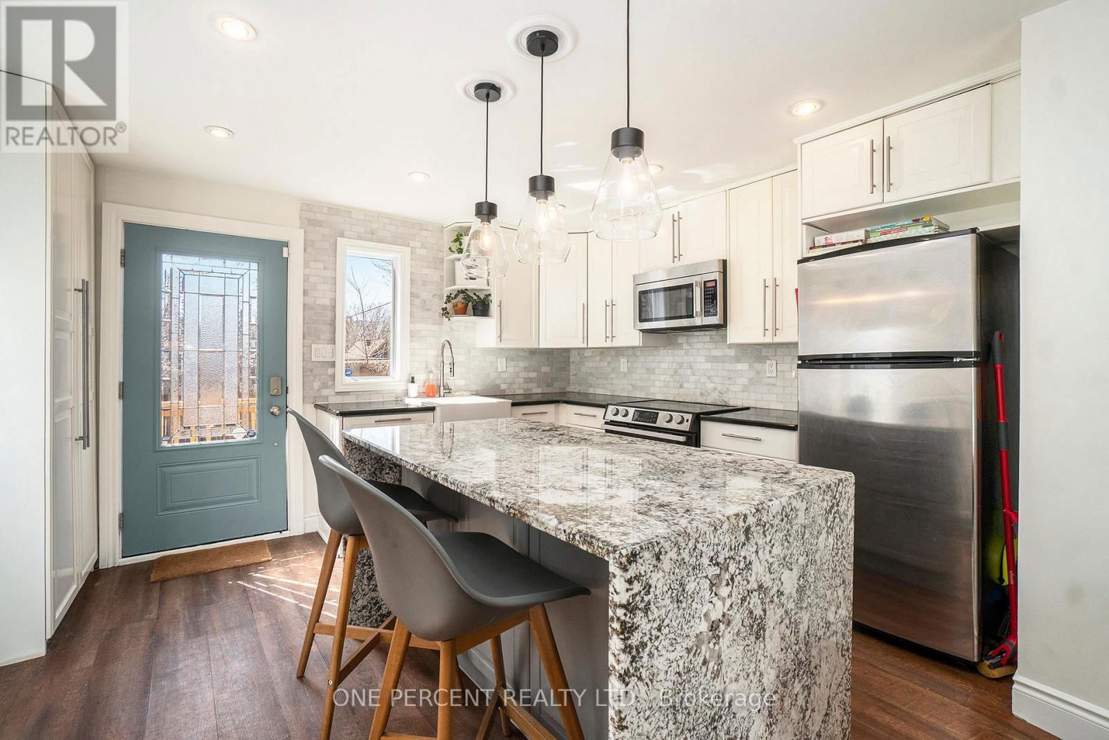 266 BRADLEY AVENUE Image 8