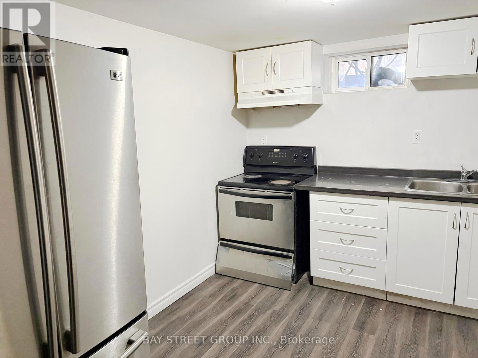 28 ROEHAMPTON AVENUE Image 12