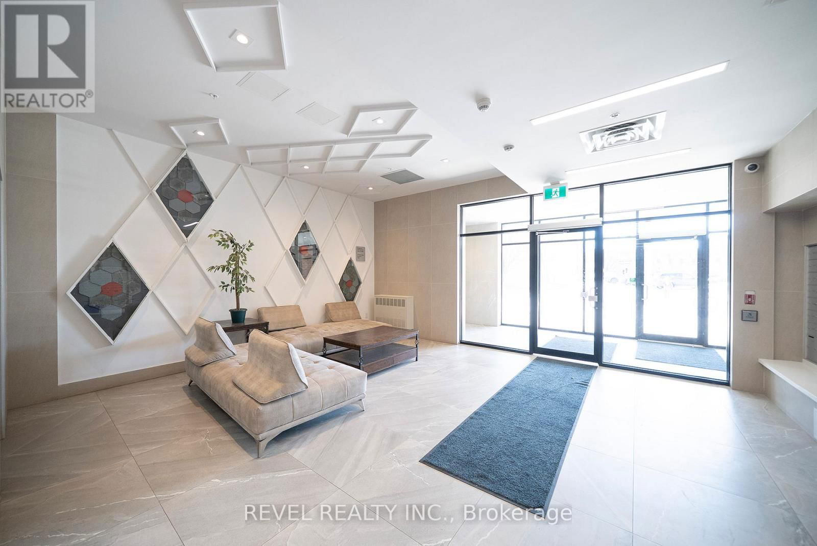 413 - 1 WELLINGTON STREET Image 3