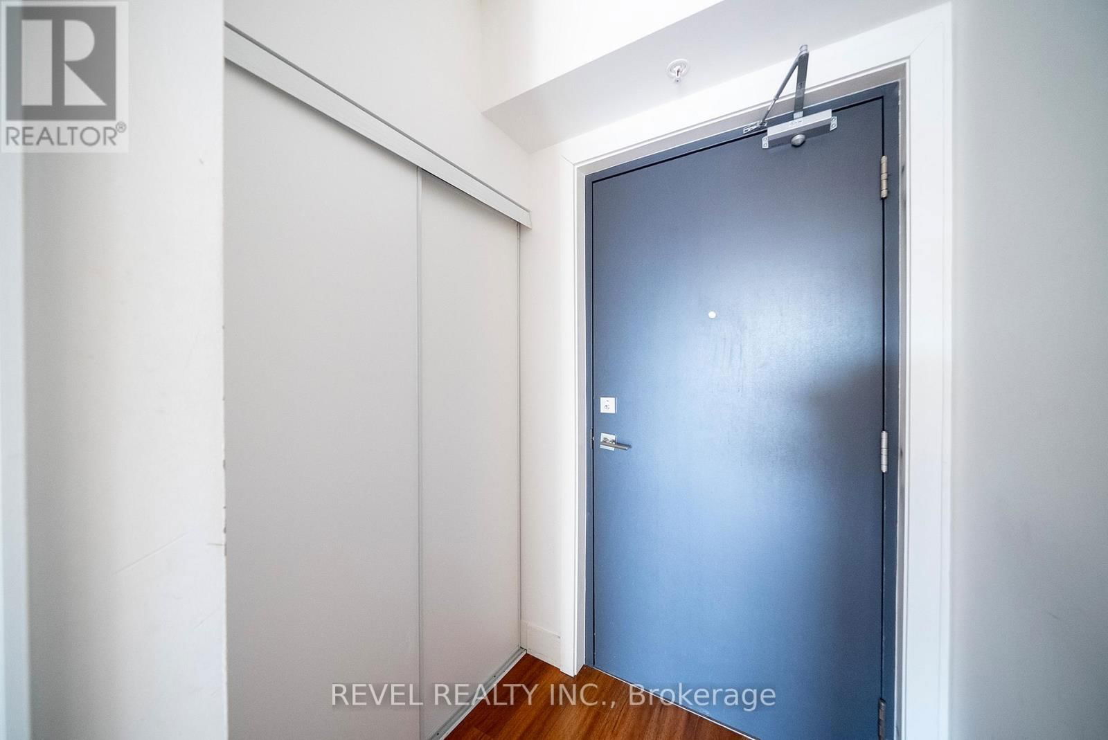 413 - 1 WELLINGTON STREET Image 5