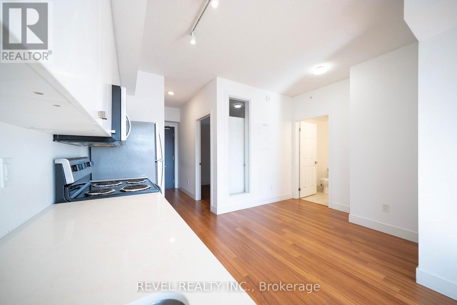 413 - 1 WELLINGTON STREET Image 8