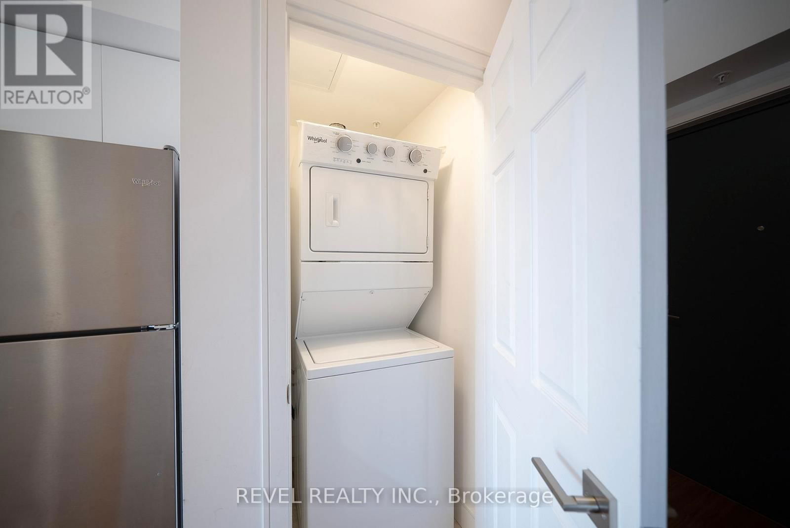 413 - 1 WELLINGTON STREET Image 9