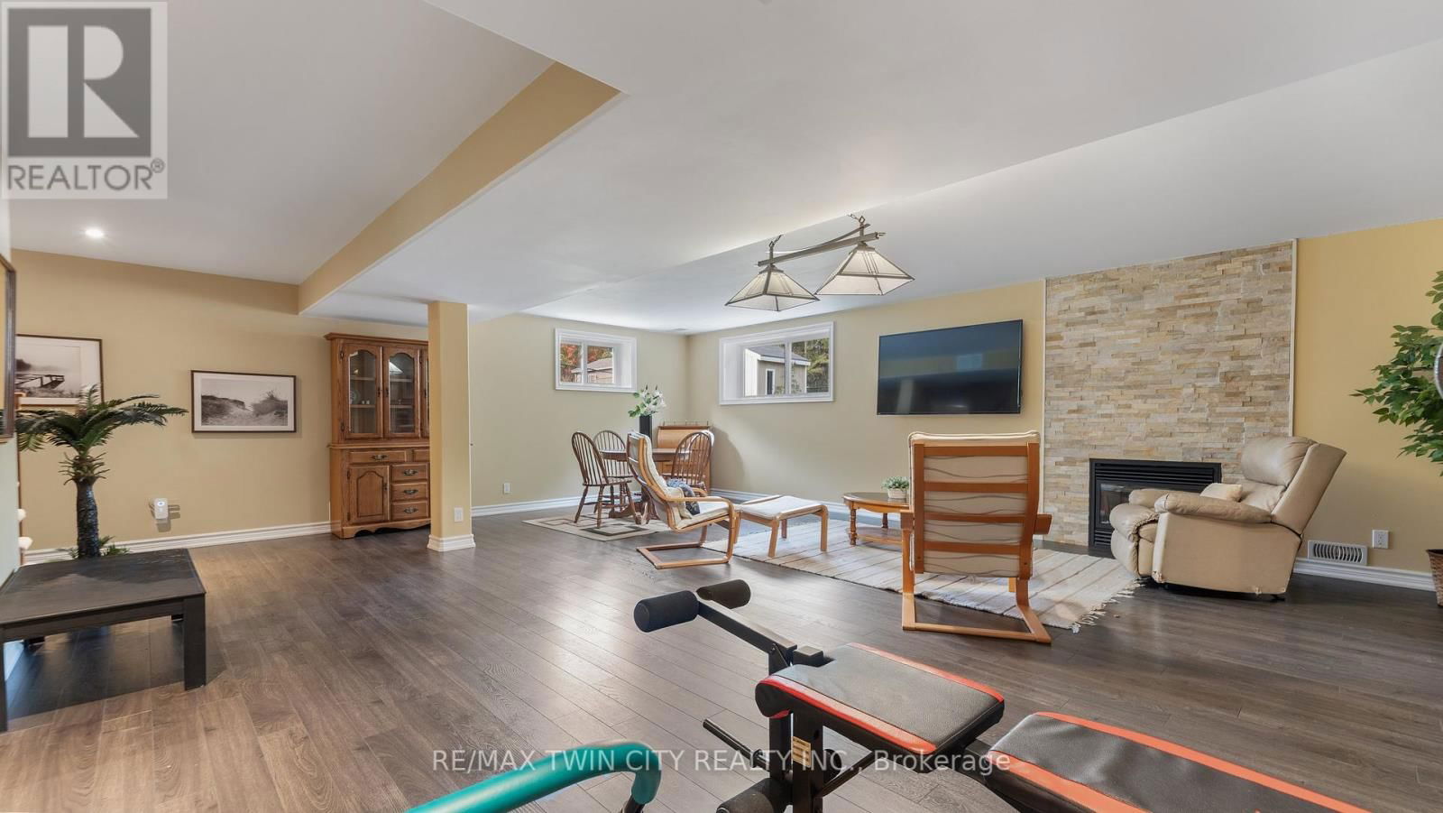 134 ANGLER AVENUE Image 26
