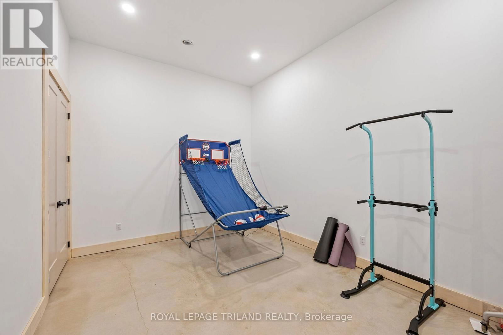 164 BRAYSIDE STREET Image 31