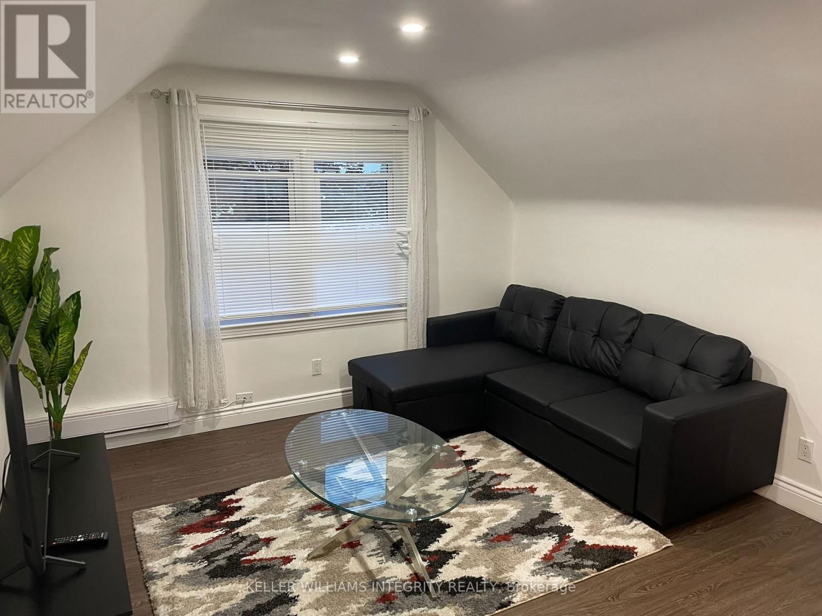 276 MCARTHUR AVENUE Image 2