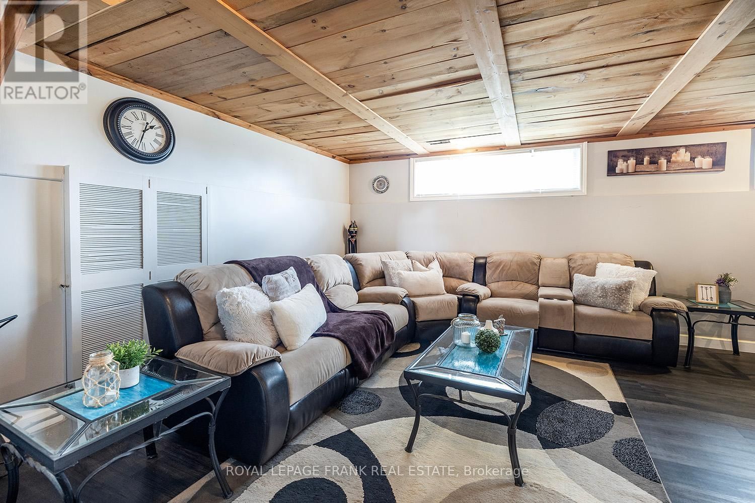 4 SHELLEY DRIVE Image 24