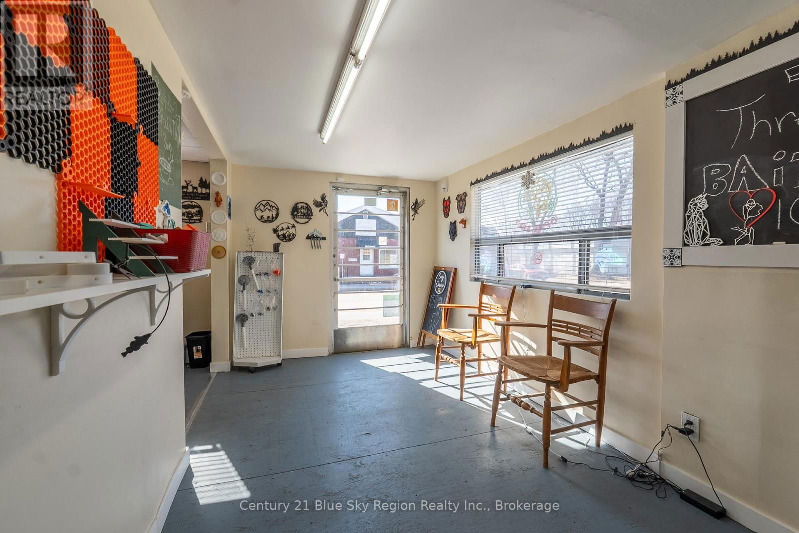 102 MAIN STREET NORTH Image 16