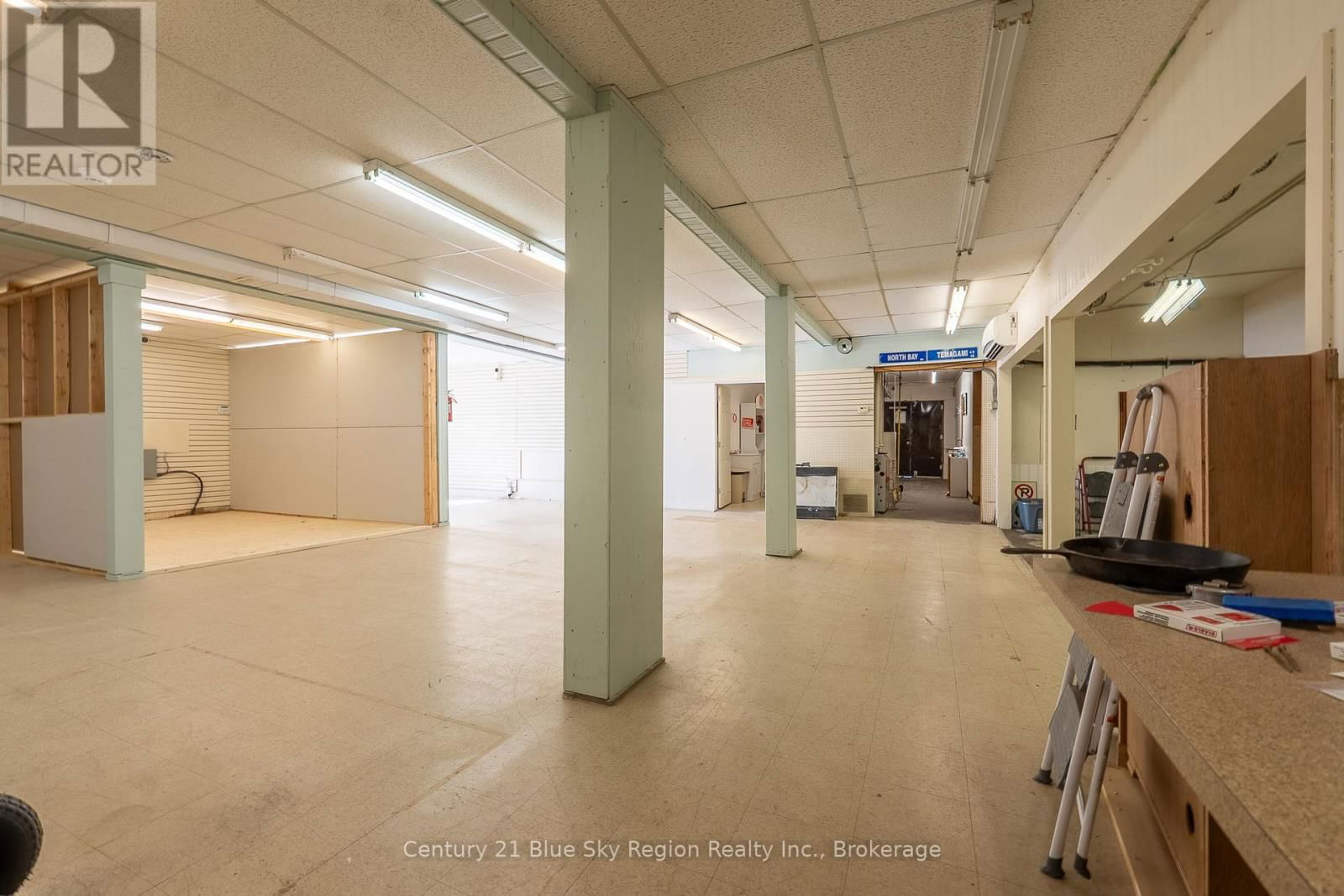 102 MAIN STREET NORTH Image 26