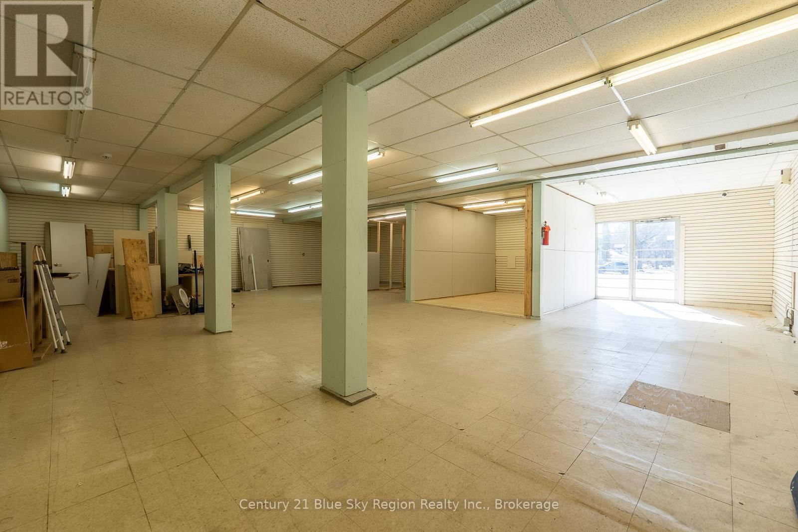 102 MAIN STREET NORTH Image 4