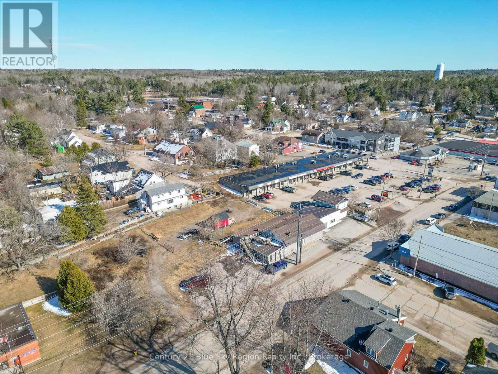 102 MAIN STREET NORTH Image 44