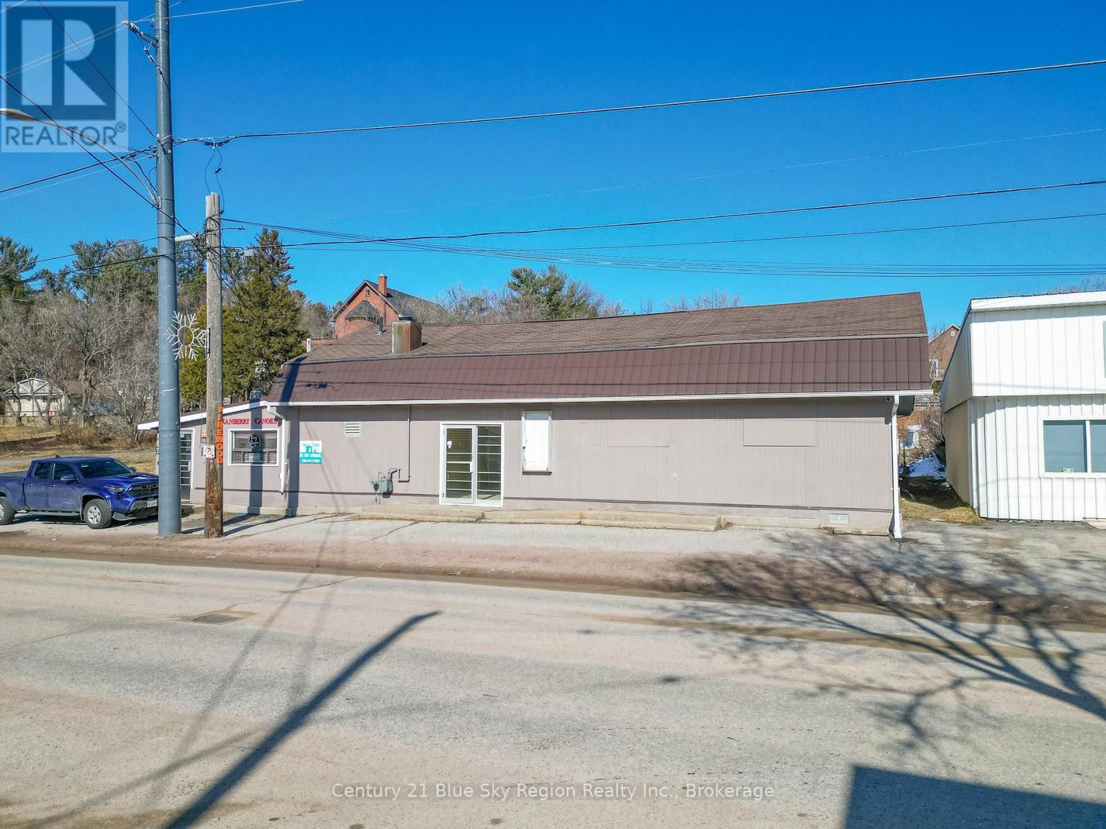 102 MAIN STREET NORTH Image 45
