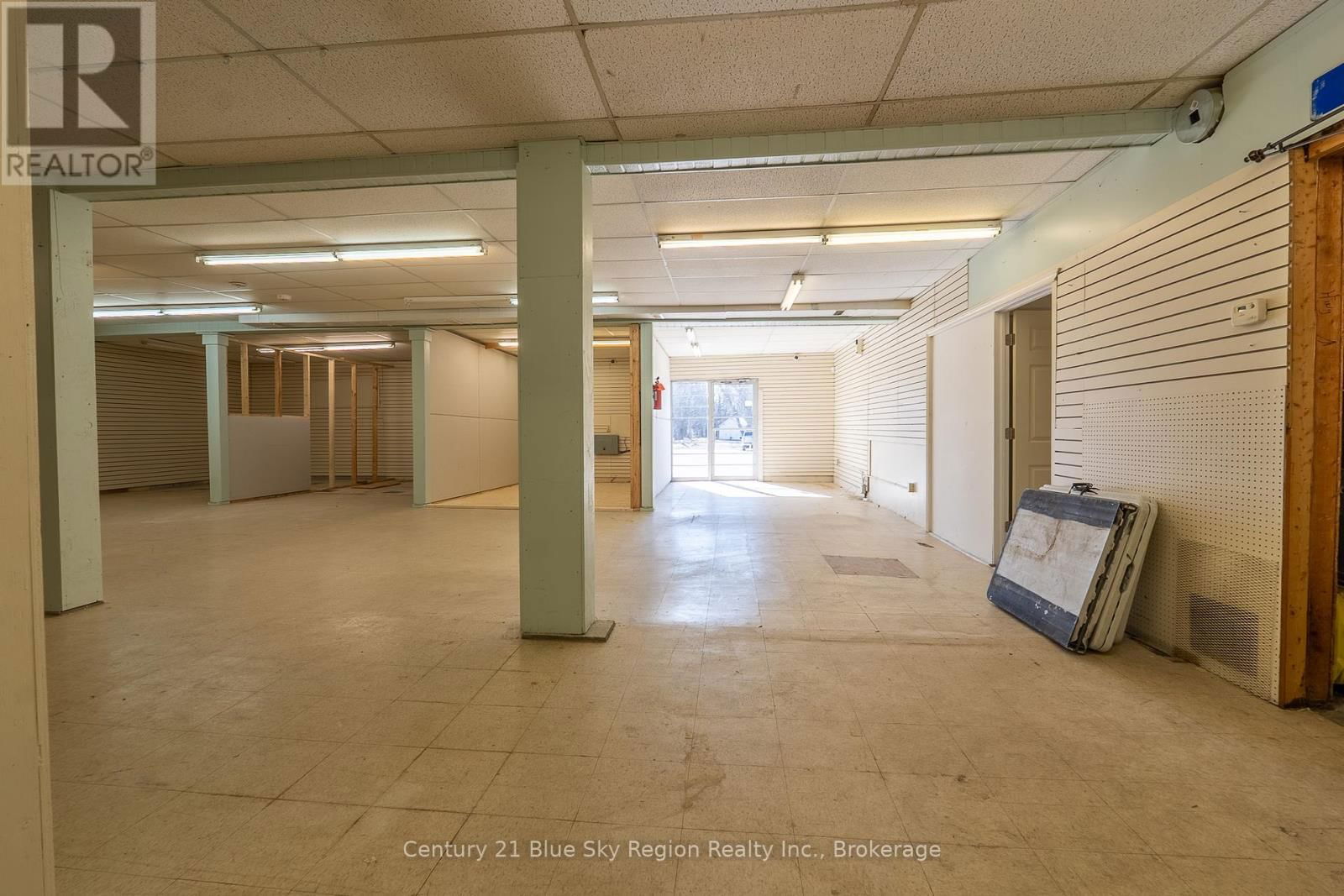 102 MAIN STREET NORTH Image 5