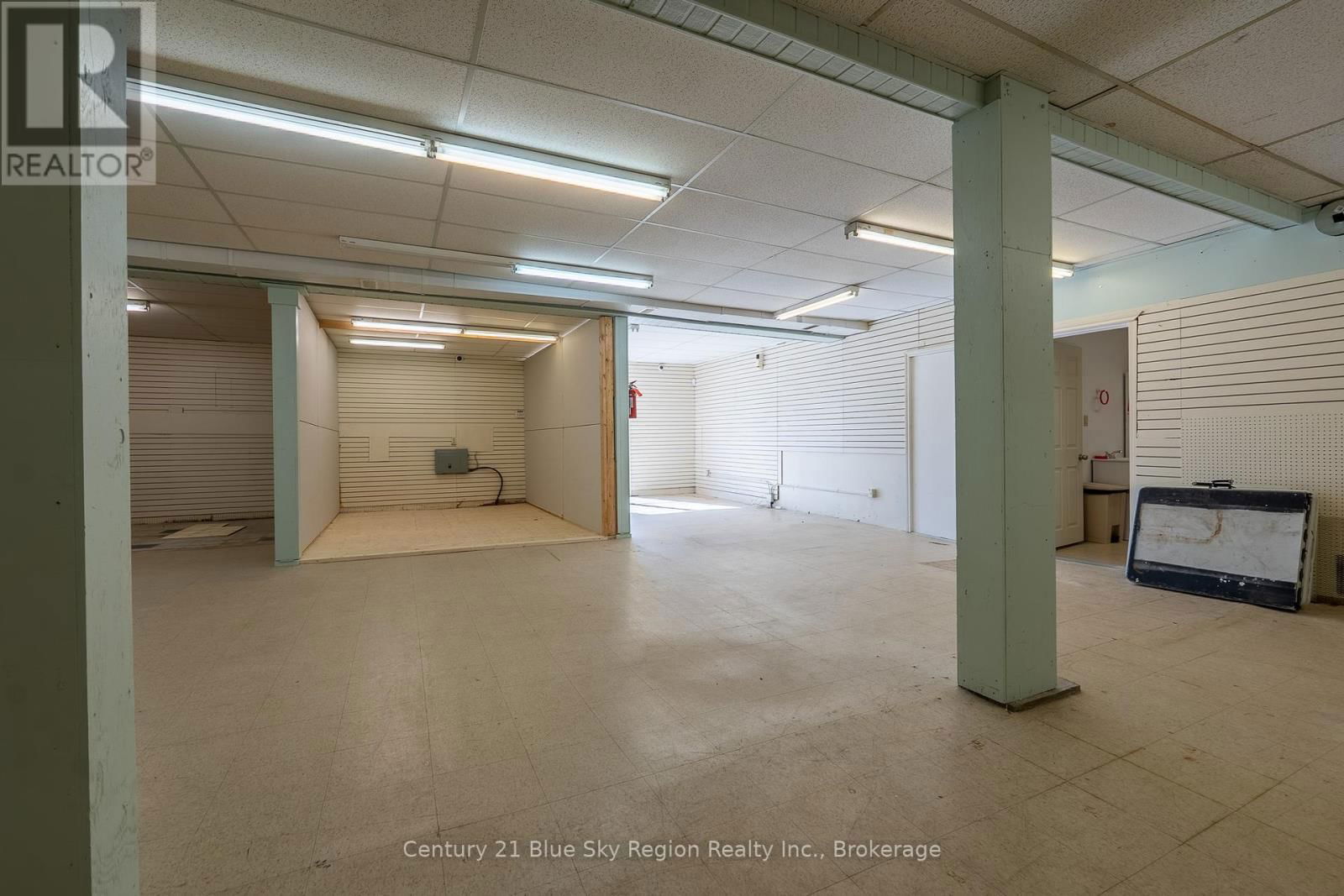 102 MAIN STREET NORTH Image 6