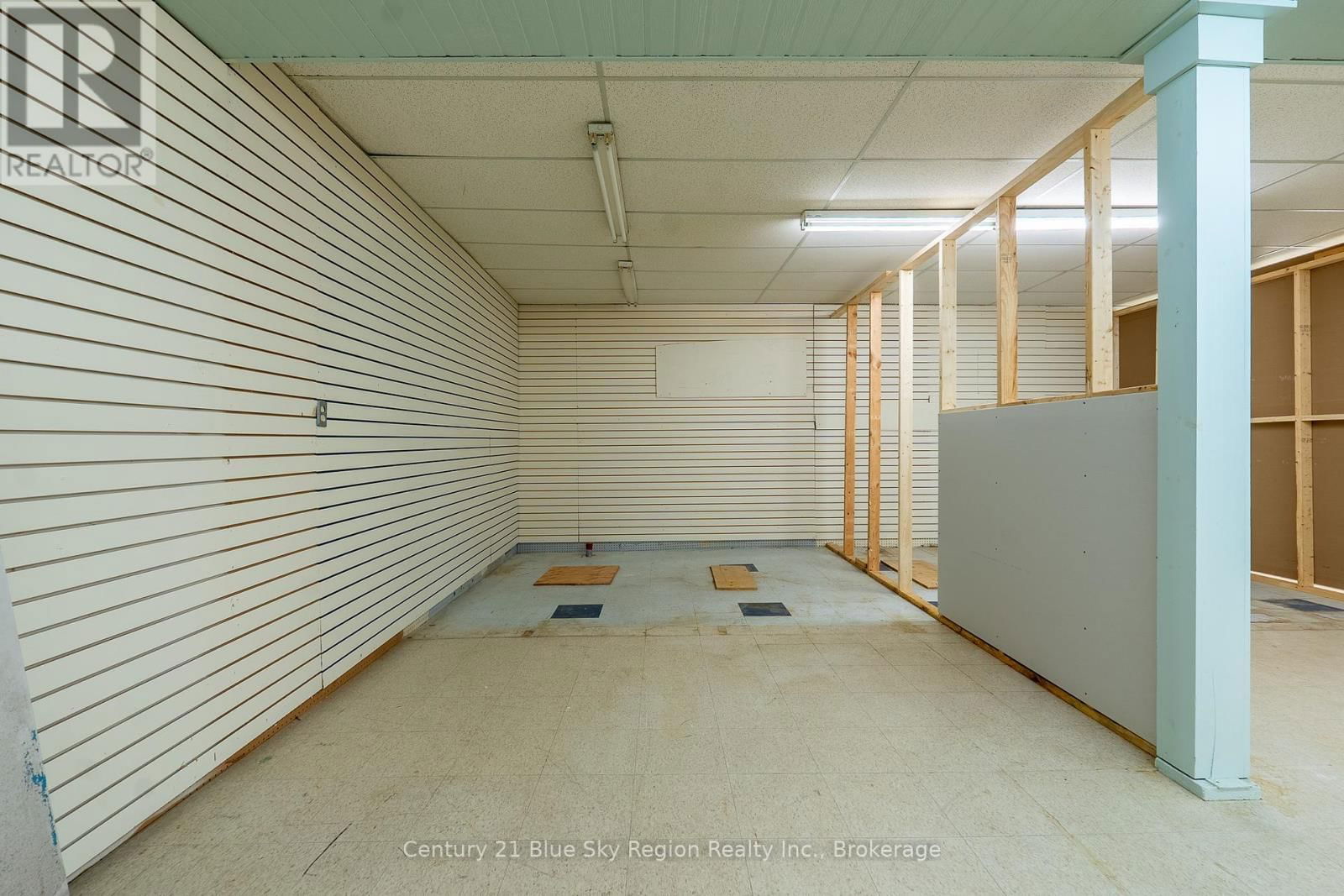 102 MAIN STREET NORTH Image 8