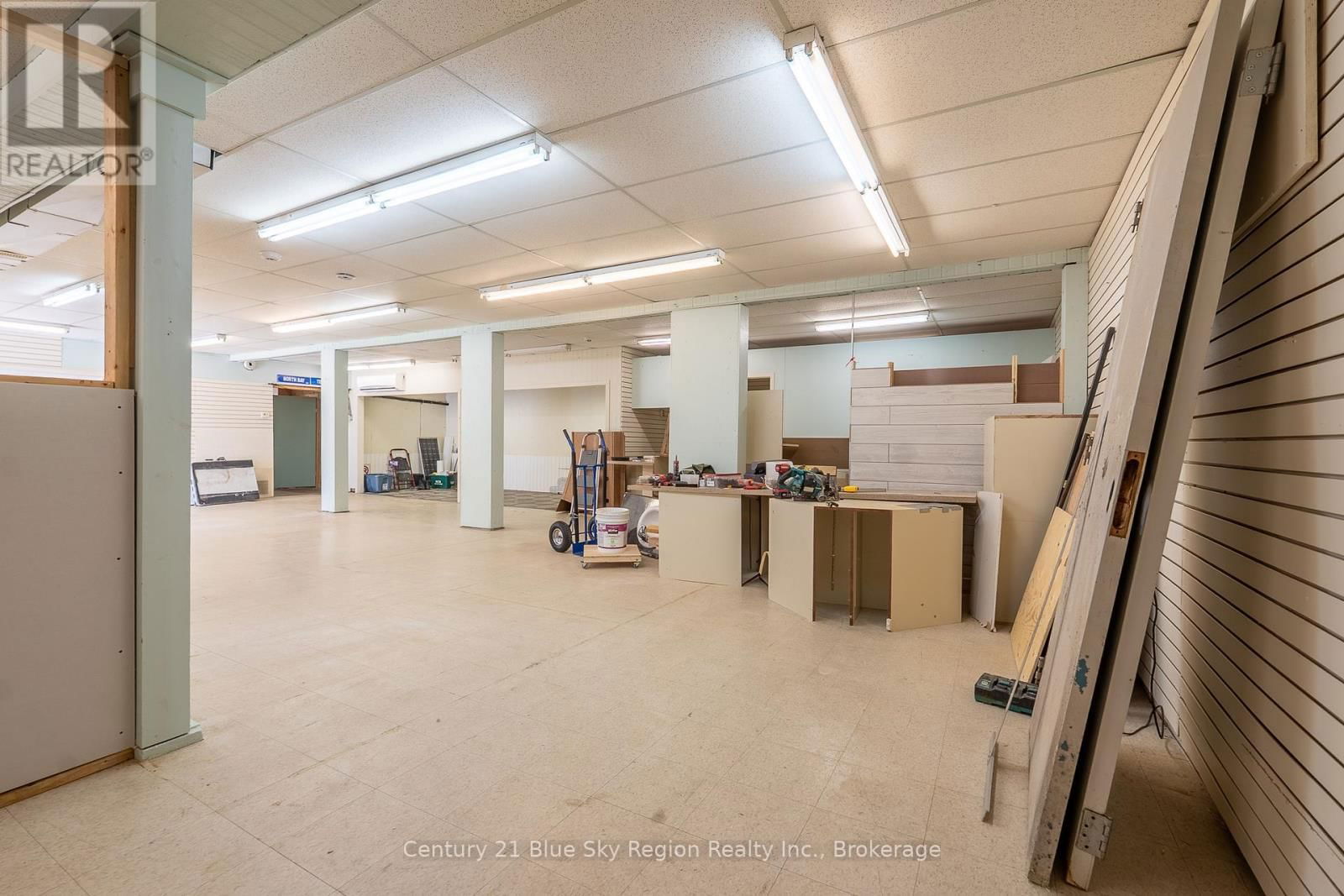 102 MAIN STREET NORTH Image 9