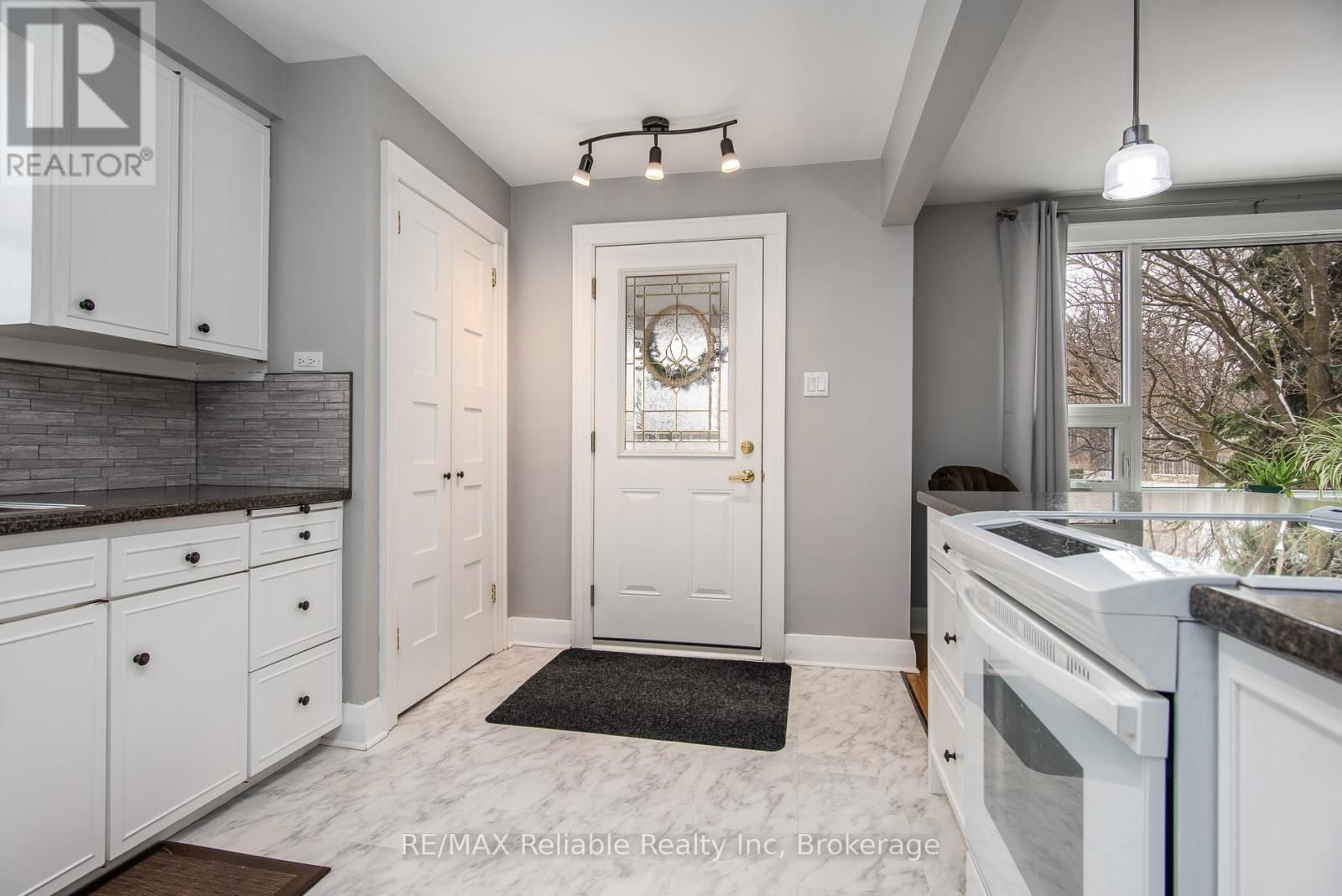 147 GODERICH STREET WEST Image 24