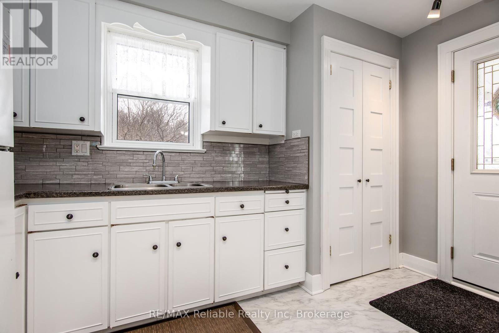 147 GODERICH STREET WEST Image 25