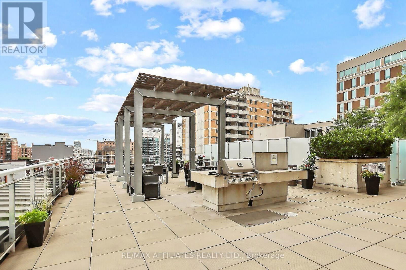 1201 - 324 LAURIER AVENUE WEST Image 6