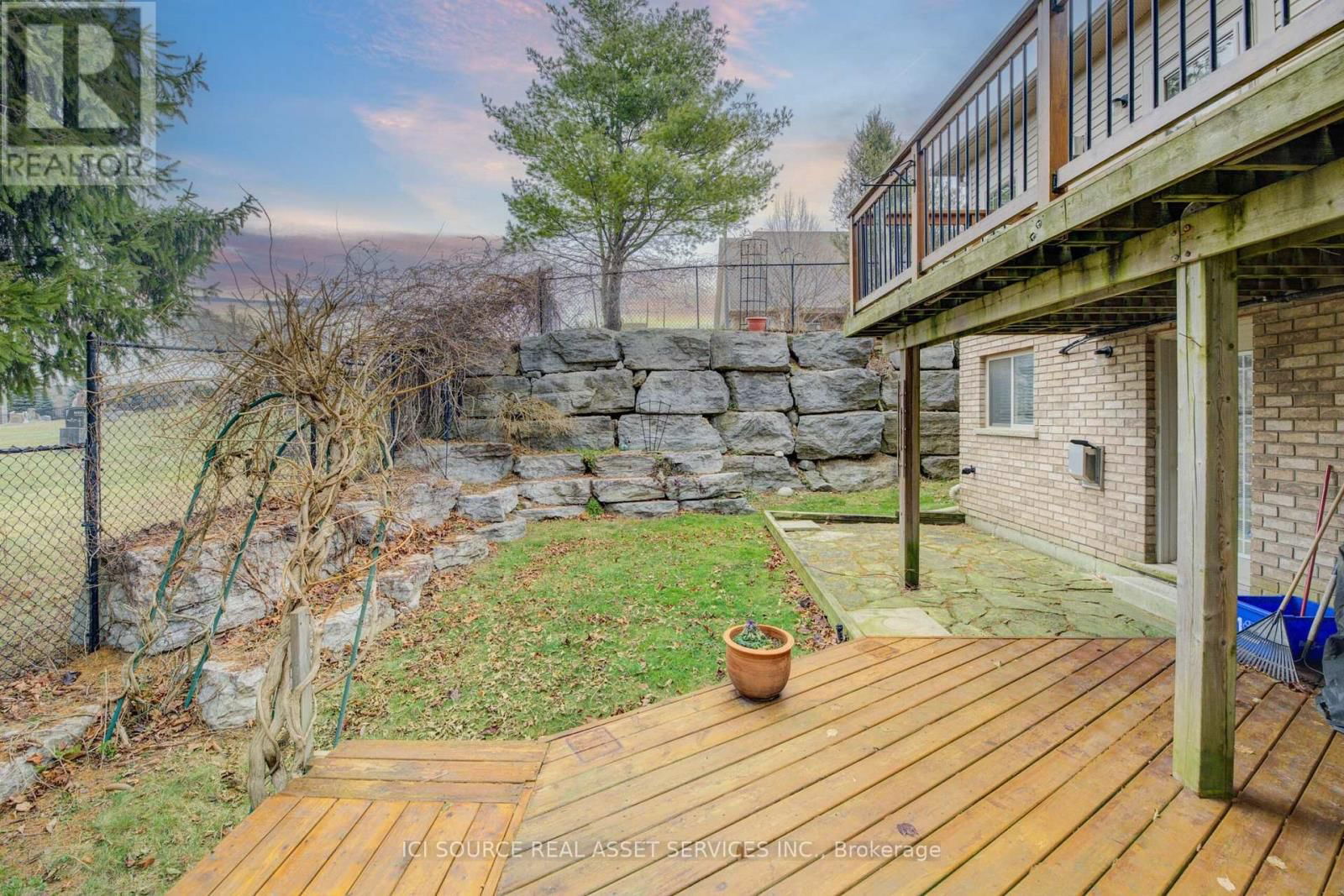 13 - 10 COBBLESTONE DRIVE Image 16