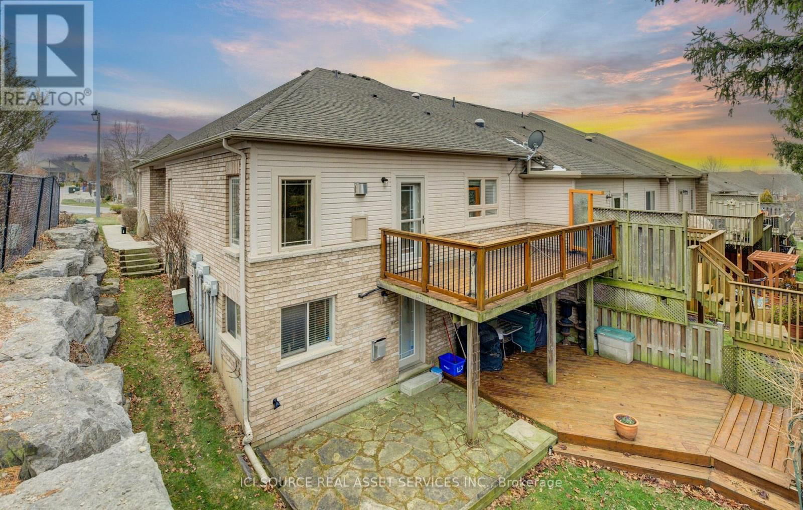13 - 10 COBBLESTONE DRIVE Image 2