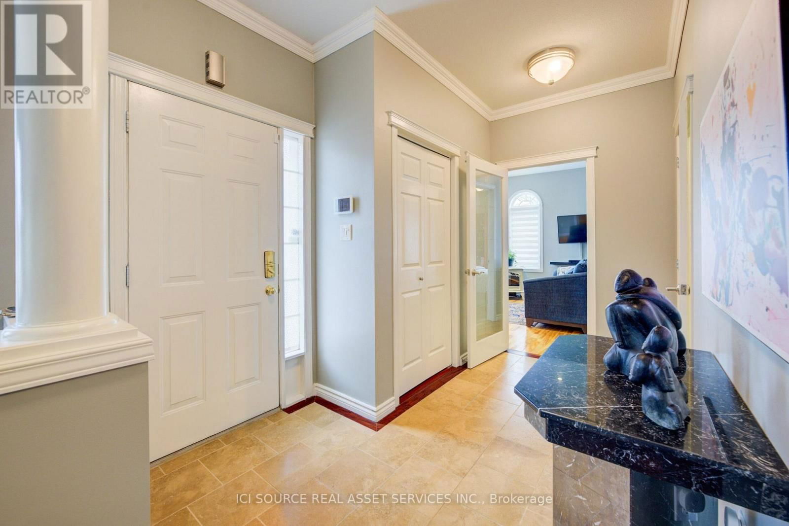 13 - 10 COBBLESTONE DRIVE Image 6