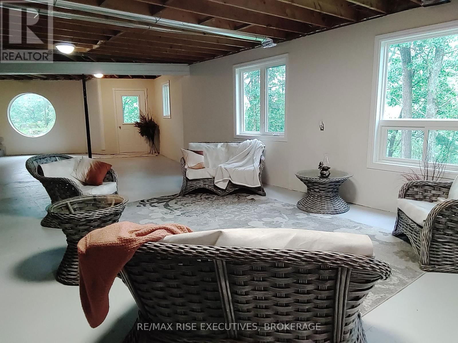 1365 FOURTH LAKE ROAD Image 32
