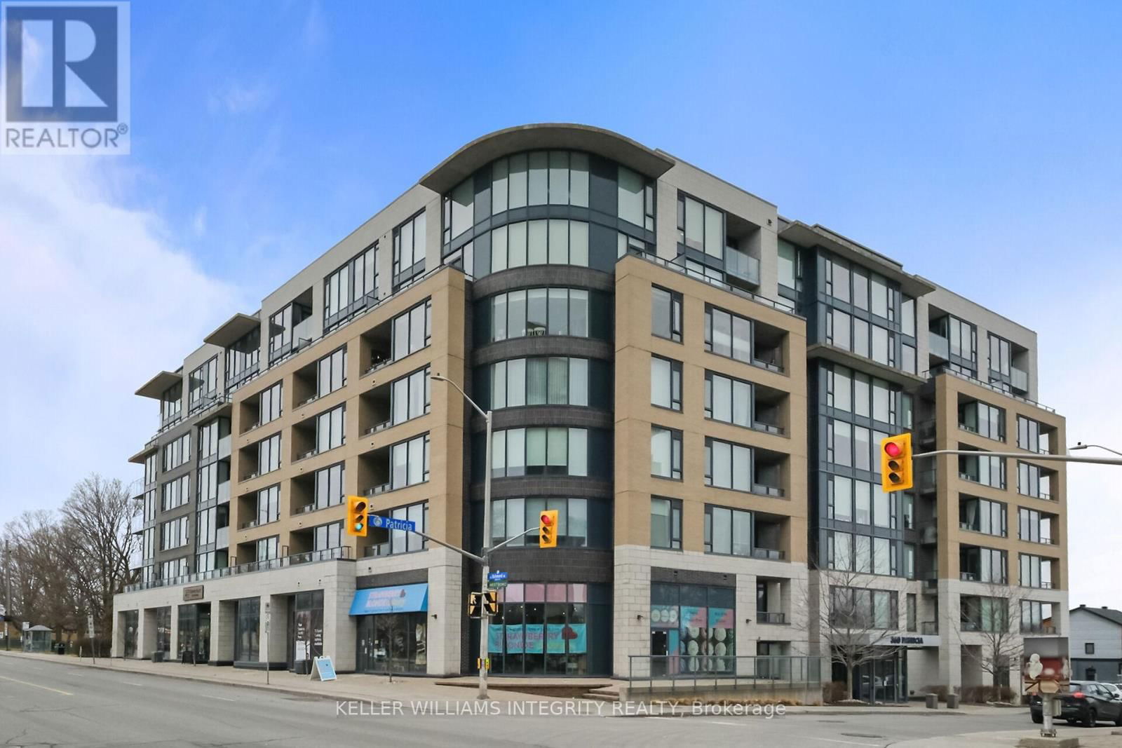 520 - 360 PATRICIA AVENUE WEST Image 1