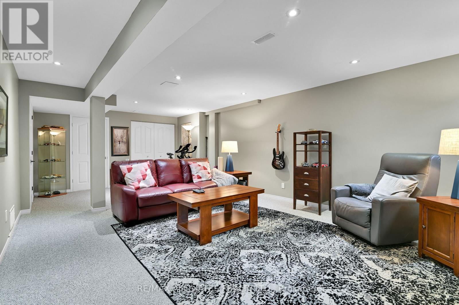 220 ALLGROVE WAY Image 22