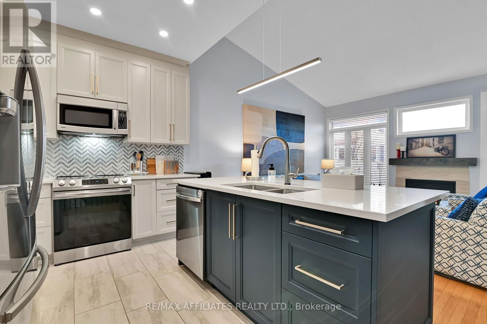 220 ALLGROVE WAY Image 4