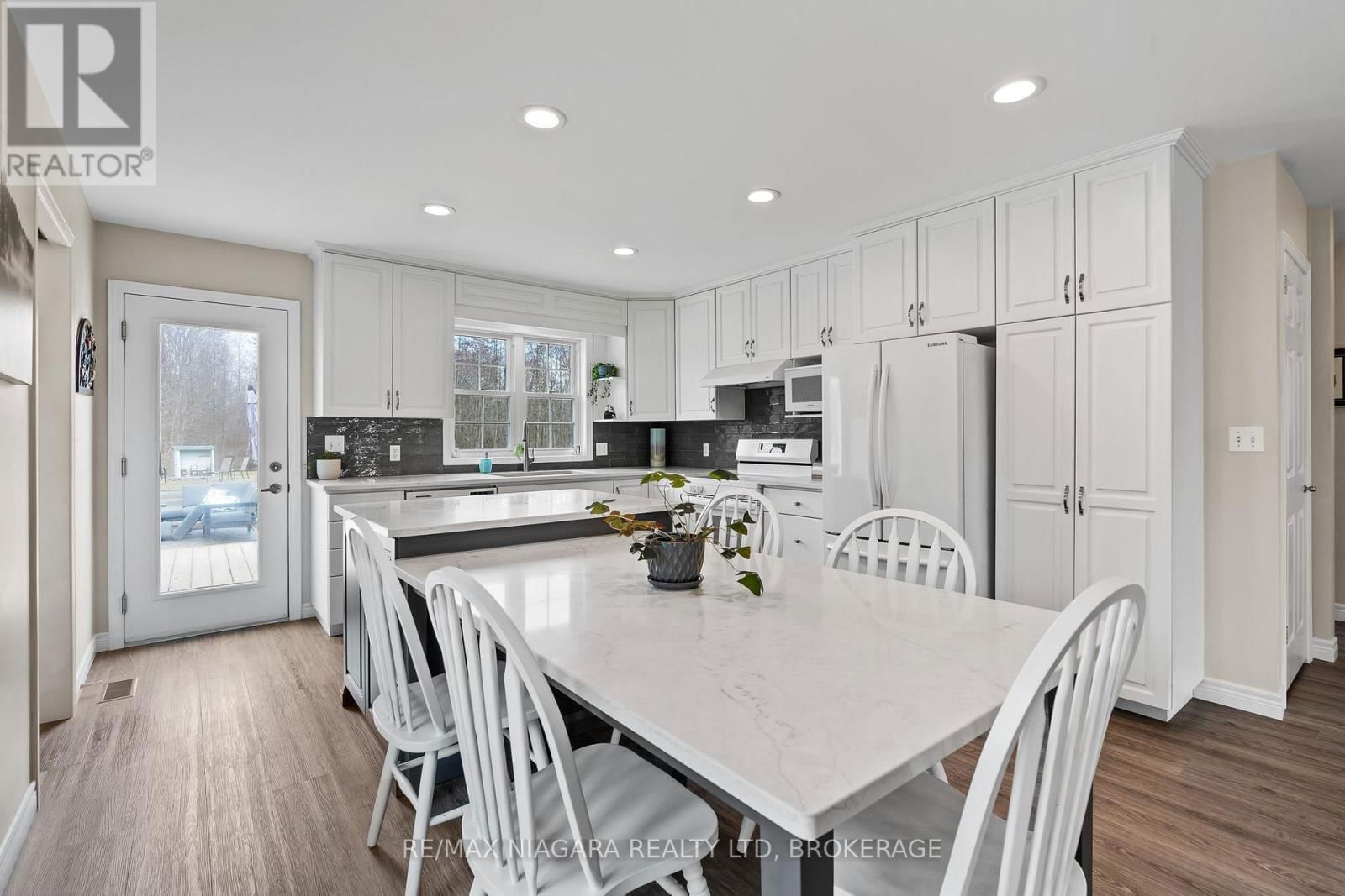 12262 LAKESHORE ROAD Image 14