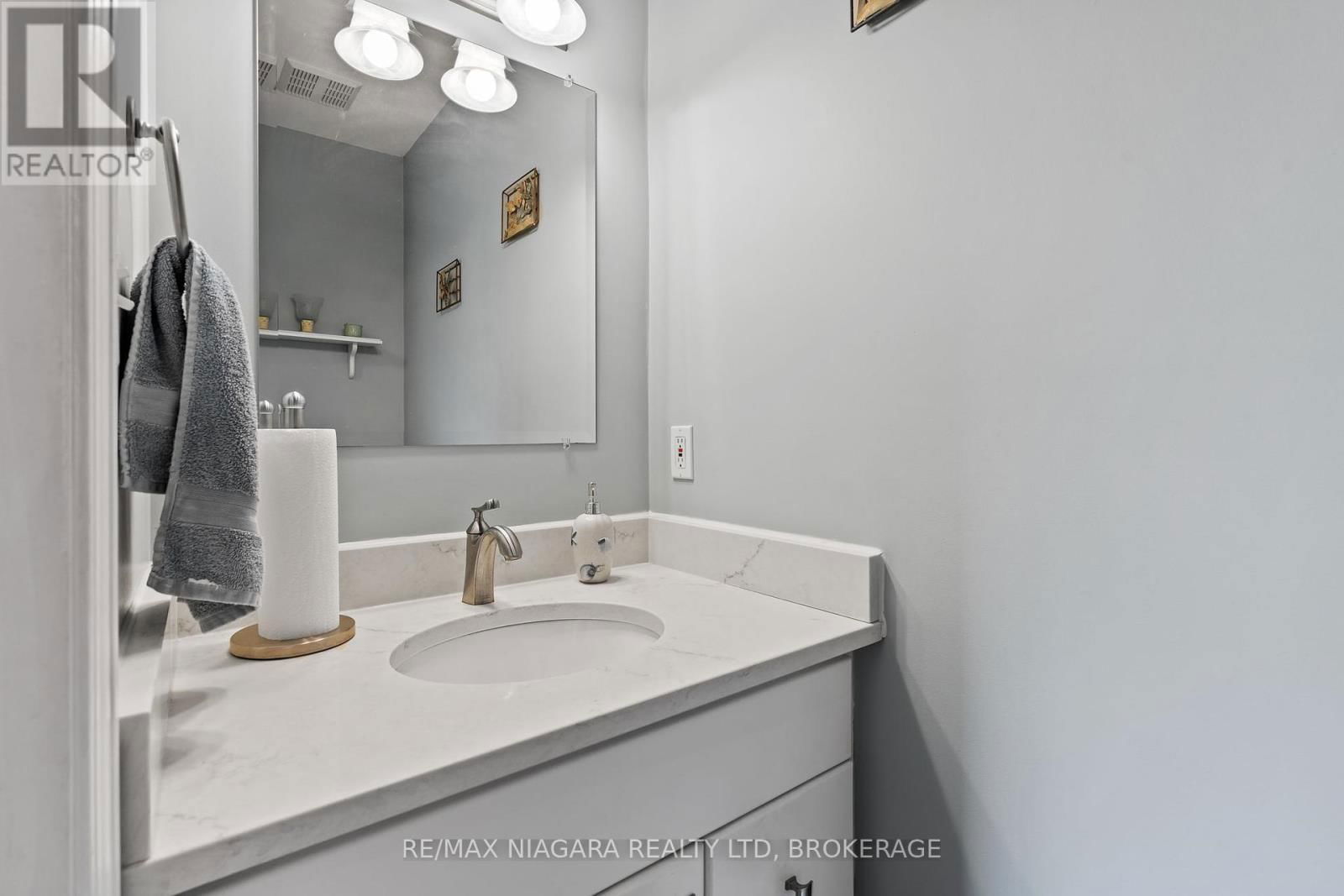 12262 LAKESHORE ROAD Image 23