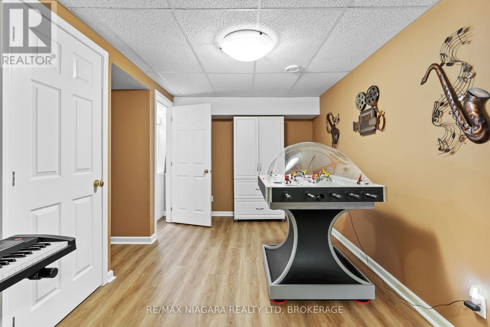 12262 LAKESHORE ROAD Image 28