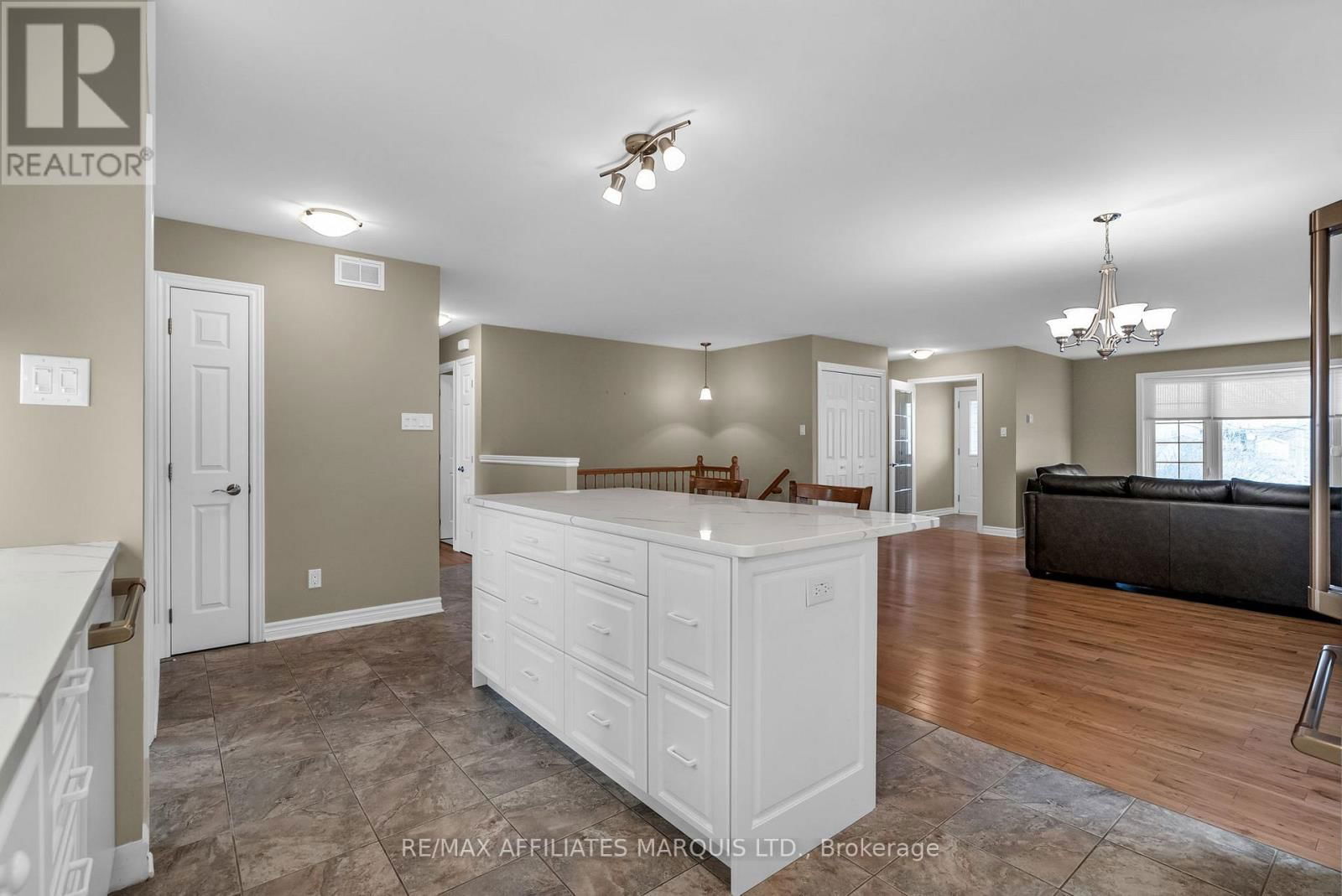 324 GLEN NORA DRIVE Image 16