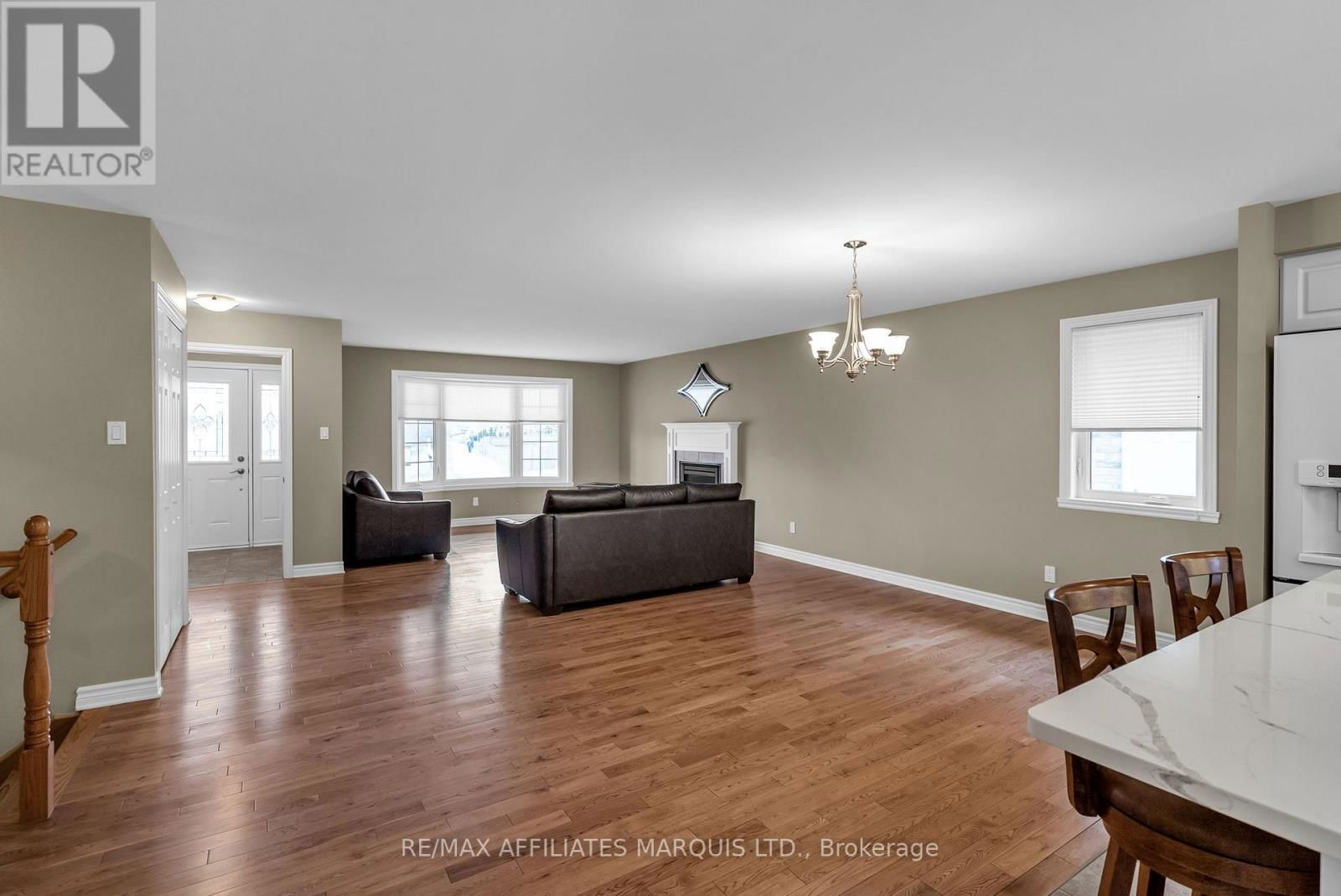 324 GLEN NORA DRIVE Image 9