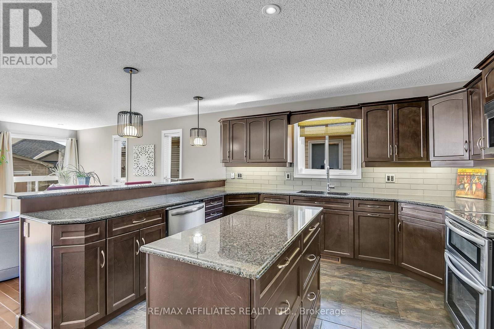 448 VAN DUSEN STREET Image 7