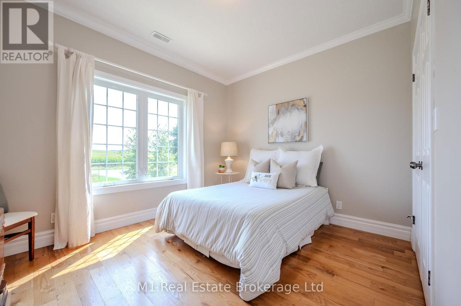 8682 9 SIDEROAD Image 18