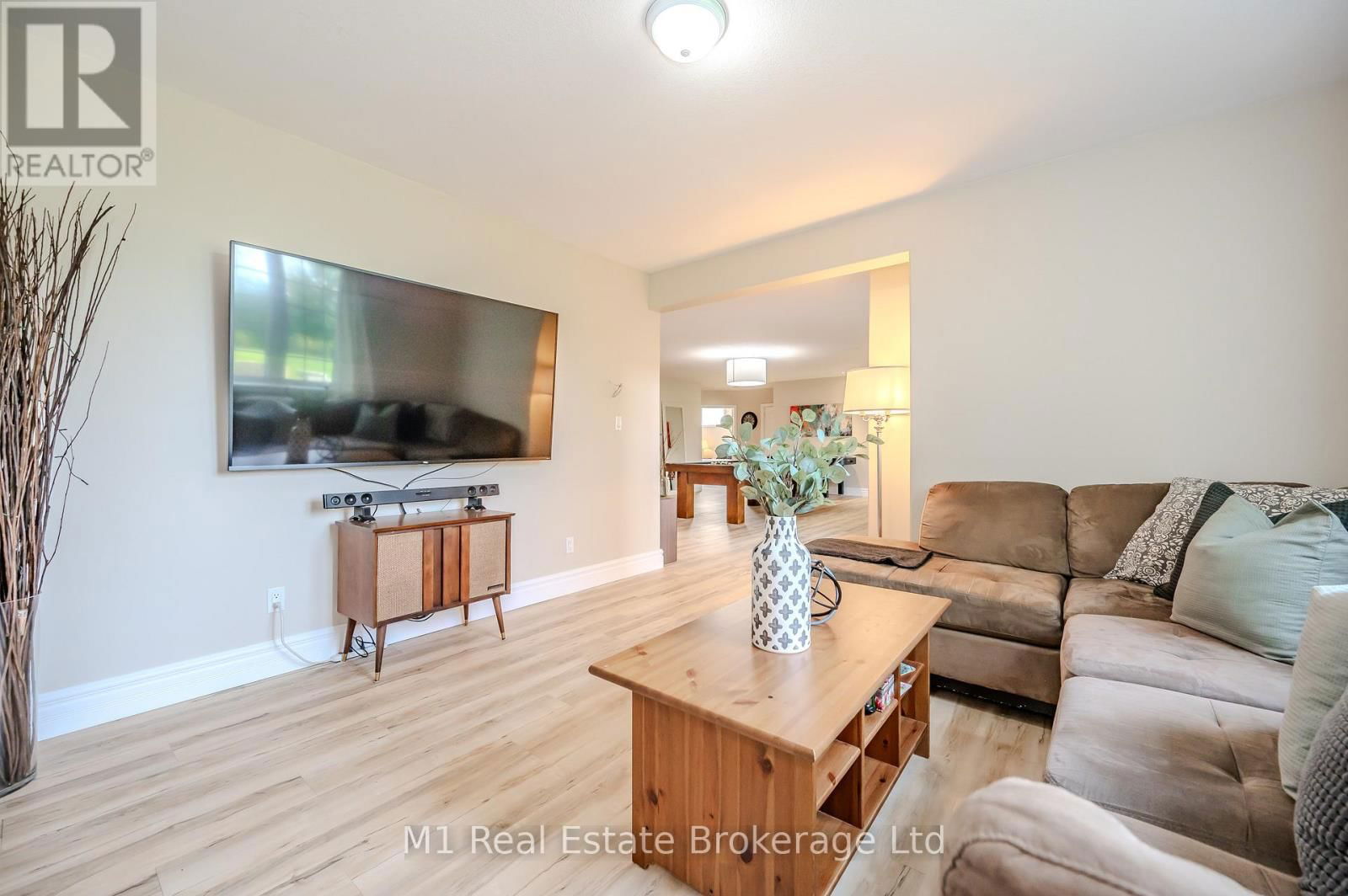 8682 9 SIDEROAD Image 39