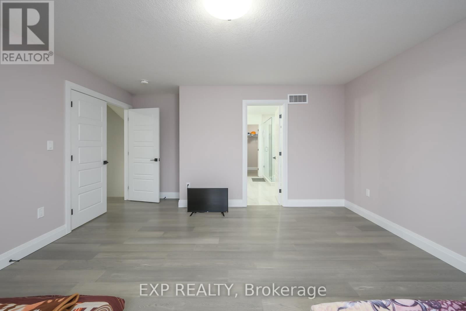 60 HAZELWOOD PASS Image 19