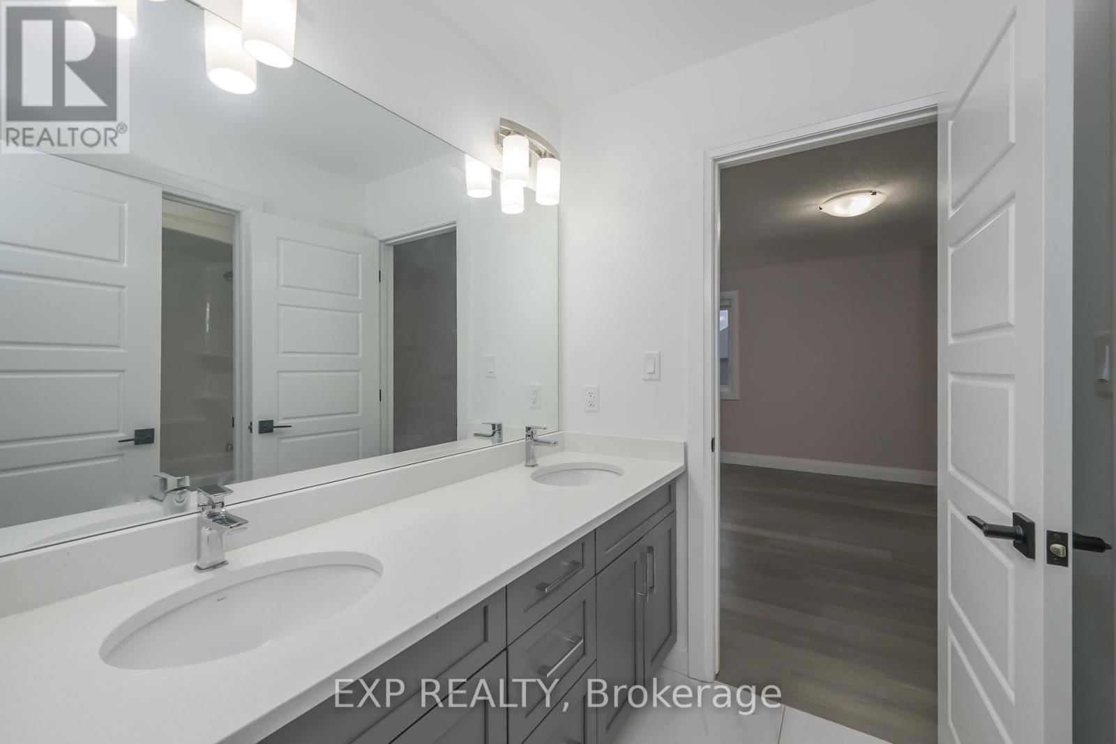 60 HAZELWOOD PASS Image 31