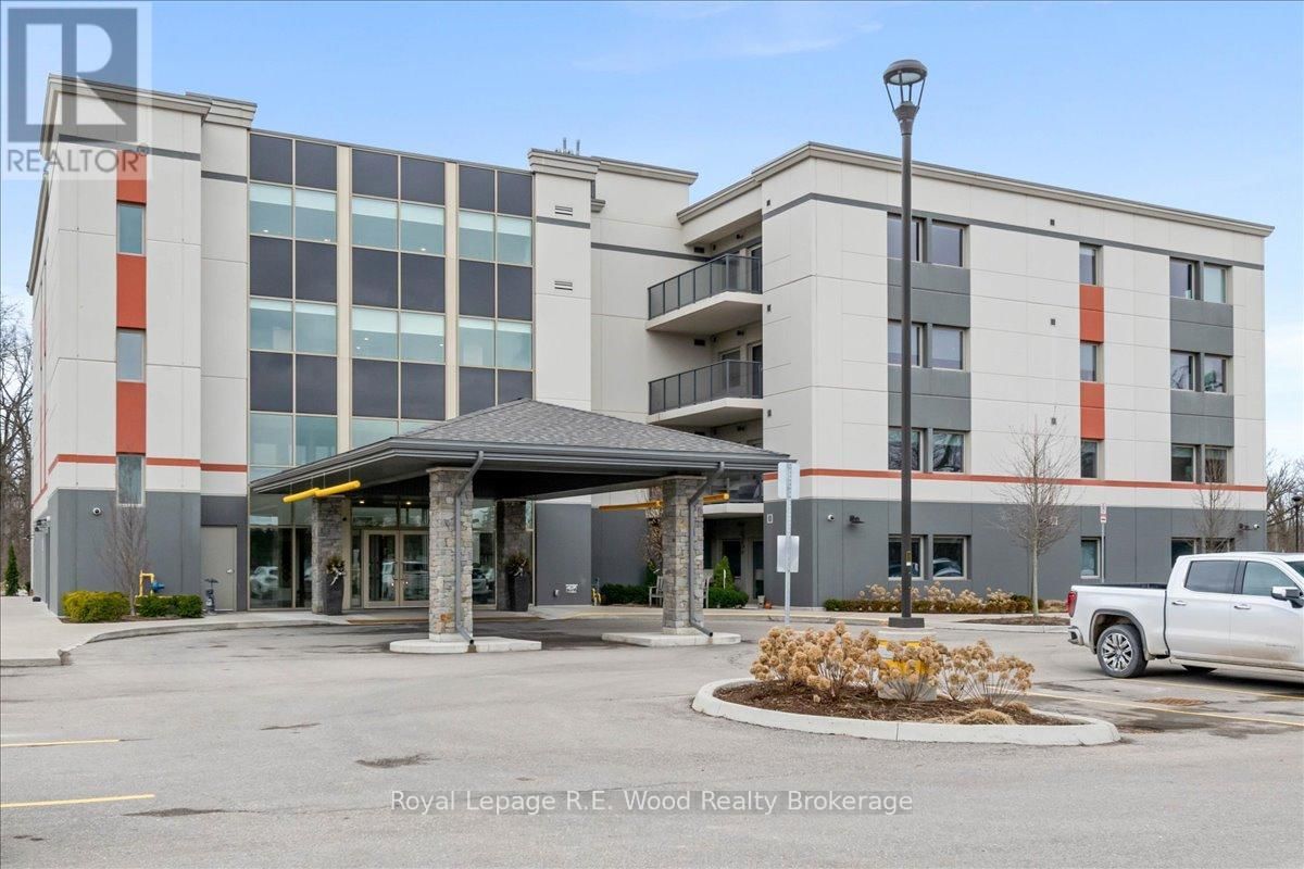 210 - 8 CENTRE STREET Image 2