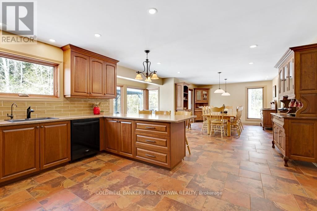 206 DEERWOOD DRIVE Image 12
