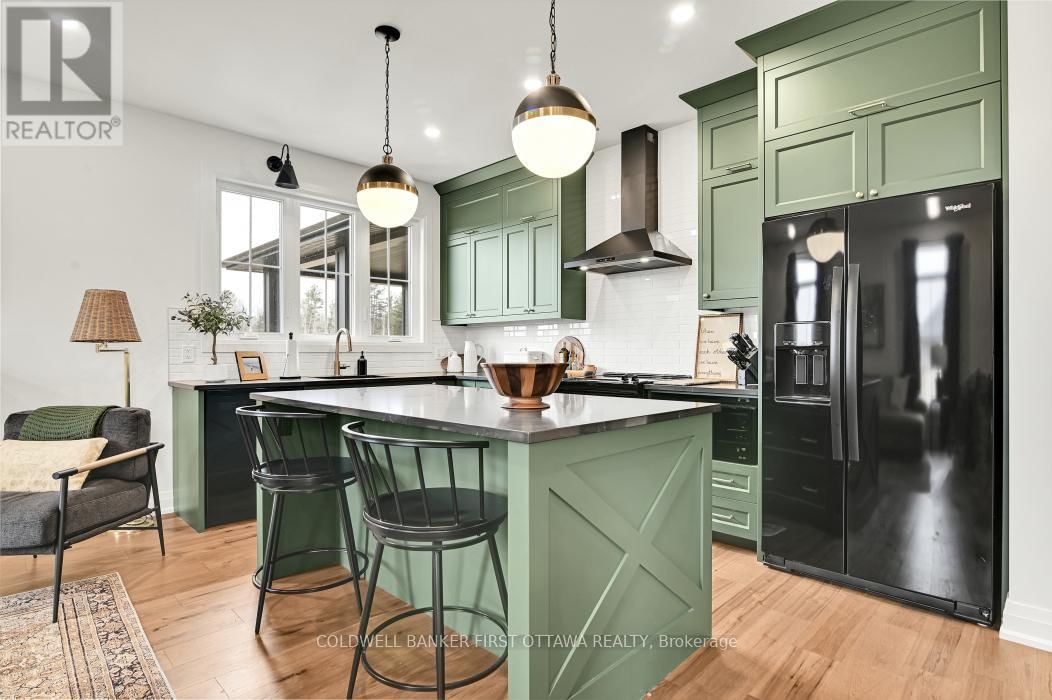 1684 TRIZISKY STREET Image 25