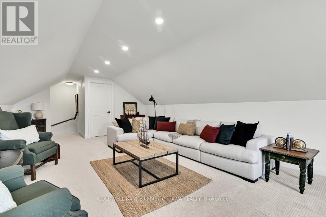 1684 TRIZISKY STREET Image 32