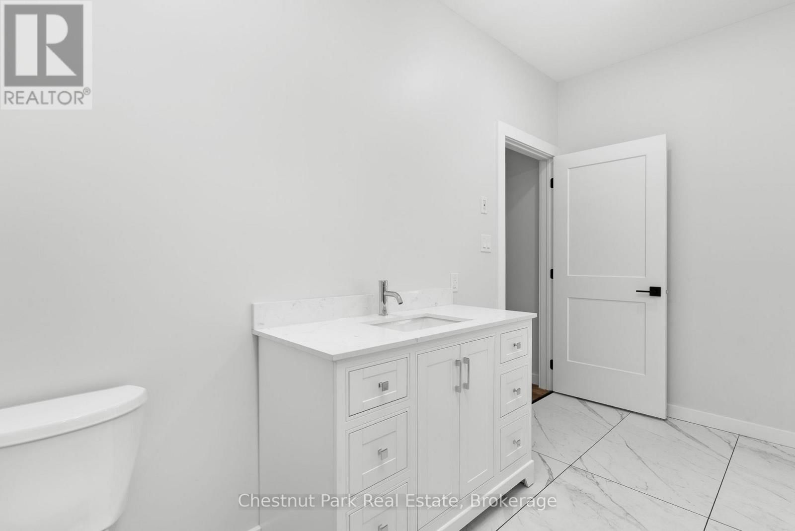 24 ASPEN LANE Image 10
